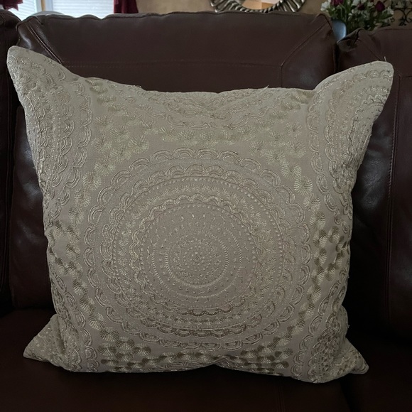 Big Beige Linen Like Material With Gold Threading Medallion Pattern Pillow - Picture 8 of 10
